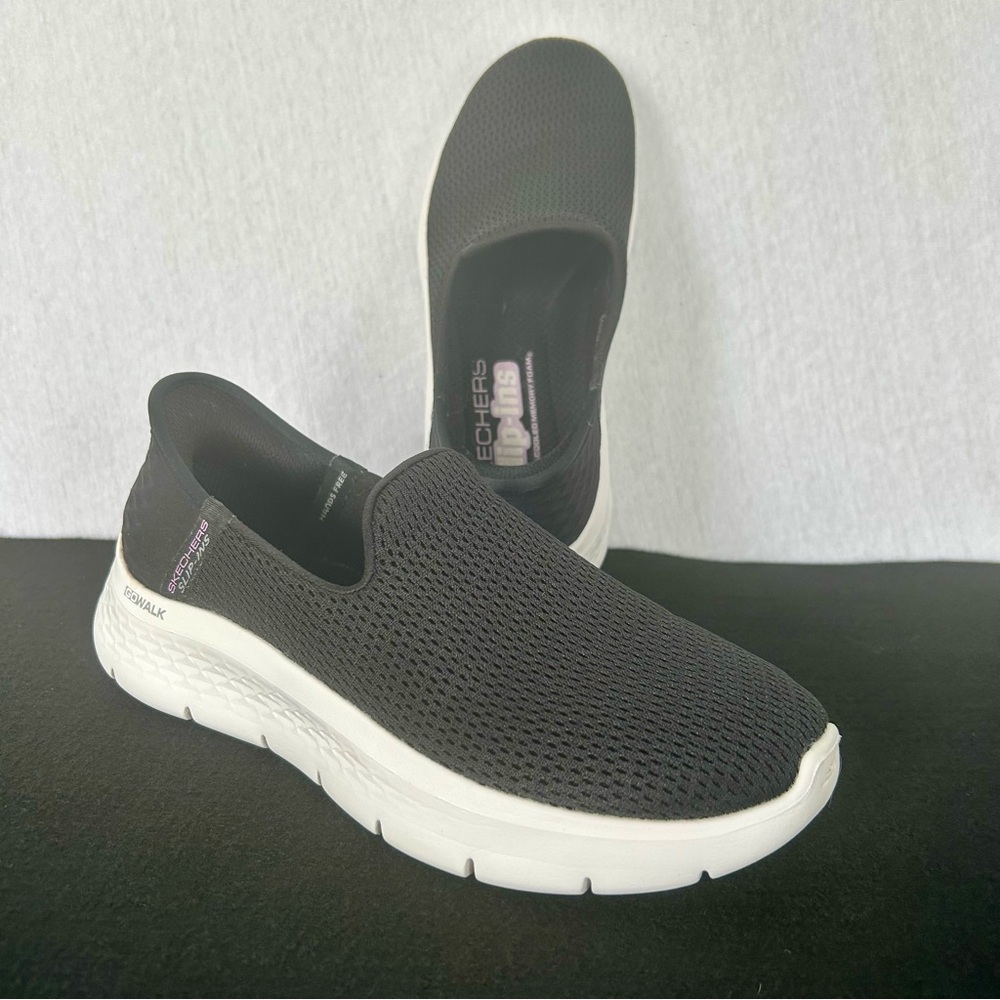 Women’s Skechers Hands Free, Slip-in, size 8